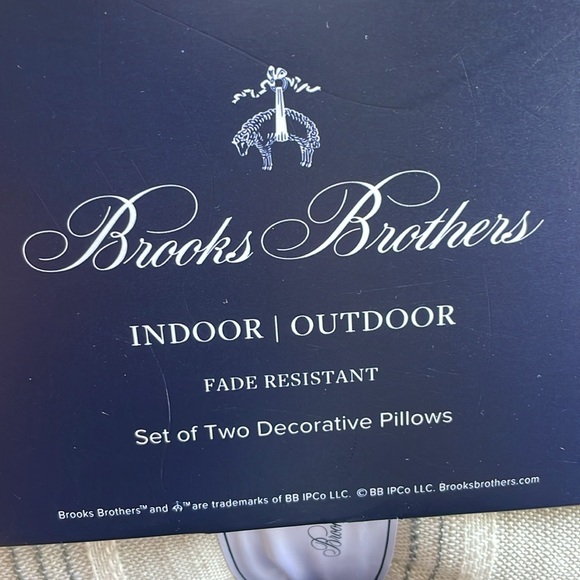 🎉HP🎉BROOKS BROTHERS Set of 2 Indoor/Outdoor Decorative Fade Resistant Pillows! - Picture 6 of 16